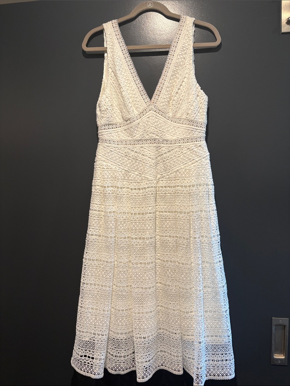 Monique Lhuillier White Lace V-Neck Midi Dress